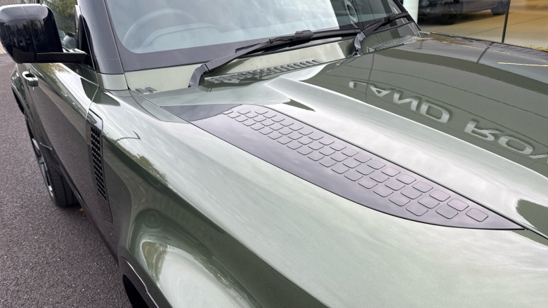 Land Rover Defender 3.0 D250 X-Dynamic SE 90 3dr Auto Diesel Estate